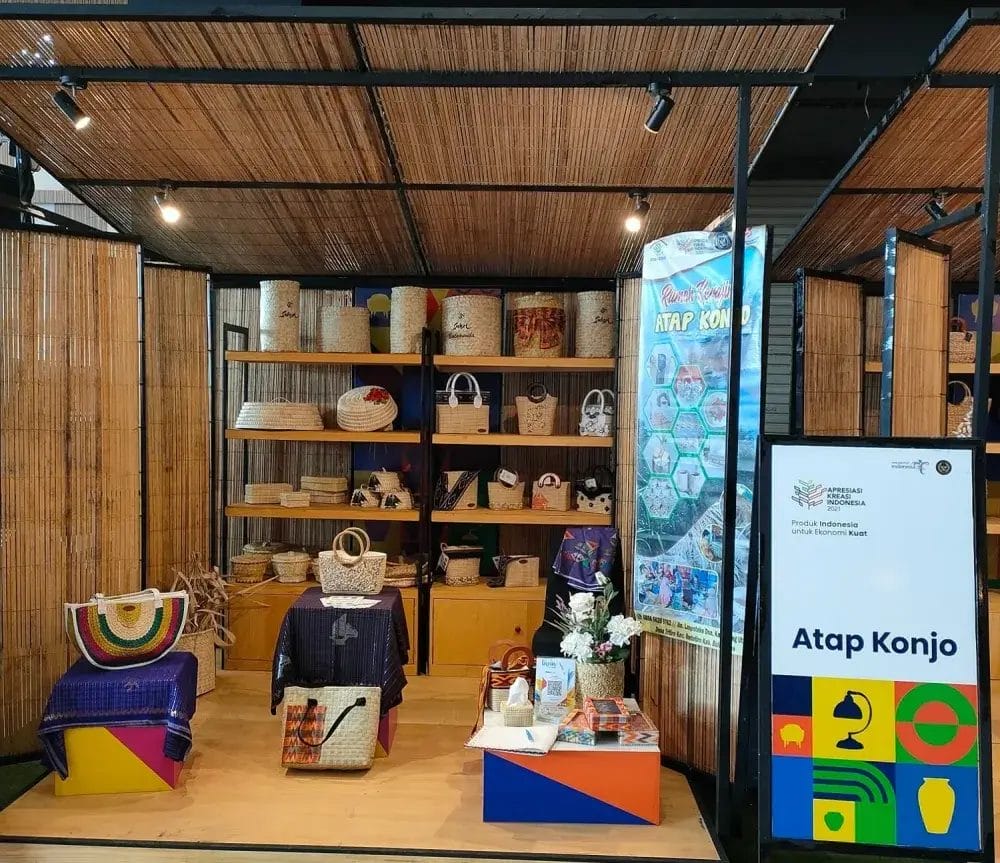Atap Konjo : Aneka Kerajinan Anyaman Lontar Cantik Nan Unik Dari Bulukumba