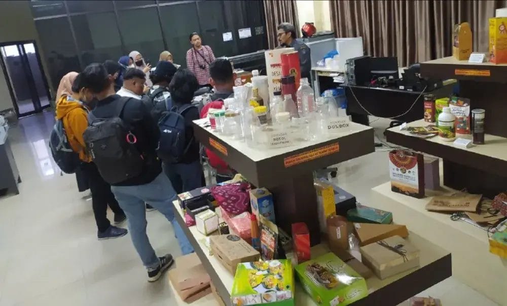 Mahasiswa ITB Nobel Belajar Pengembangan Produk Di Rumah Kemasan Sulsel
