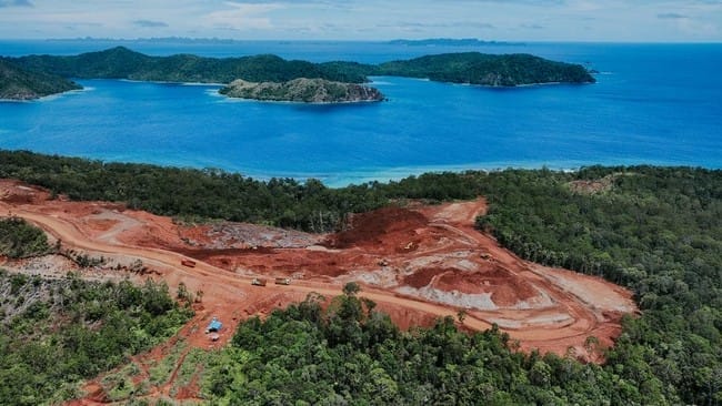 Ironi Raja Ampat, Selamatkan dengan Syariat